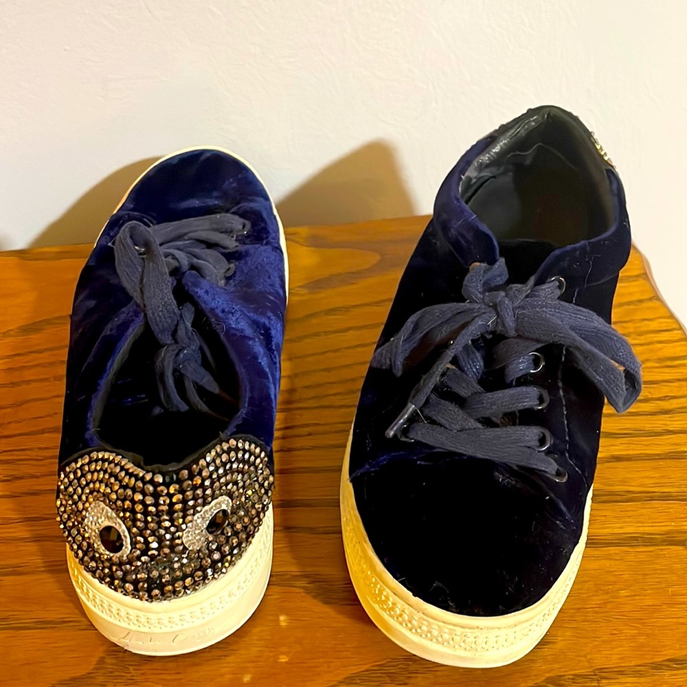 Blue velvet Lola Cruz shoes